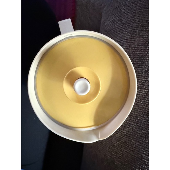 Vintage Tupperware Pitcher Carafe Cream Floral Design with Yellow Lid 874-8 - Picture 11 of 11